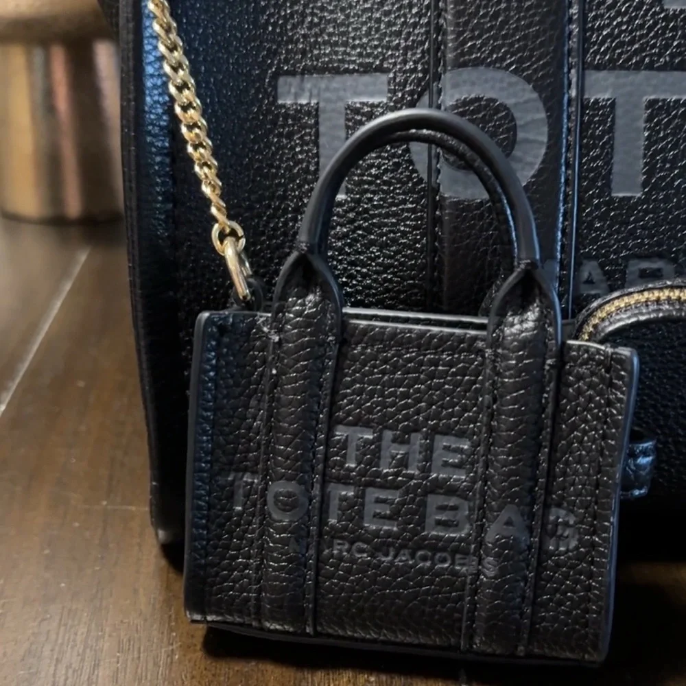 Marc Jacobs Black The Tote Leather Medium with Matching Charm Crossbody RESERVED - Picture 2 of 16